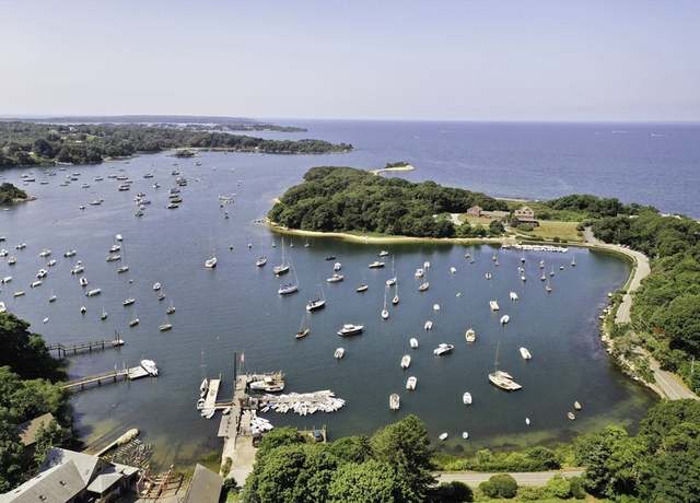 Property at 44 Carey Ln, Falmouth, MA 02540, 4 beds, 3.5 baths