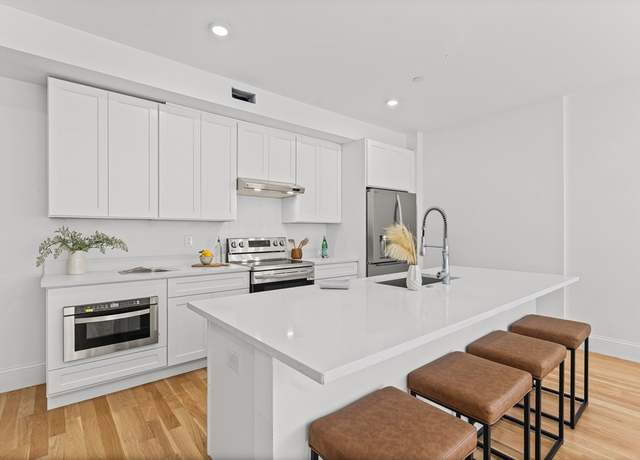 Property at 272 Lincoln St #302, Marlborough, MA 01752, 2 beds, 2.5 baths