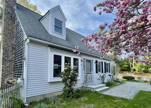 Property at 5 Terry Ln, Bridgewater, MA 02324, 3 beds, 1.5 baths