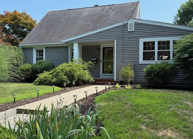 Property at 152 Huntington Ave, Dartmouth, MA 02747, 3 beds, 1 bath