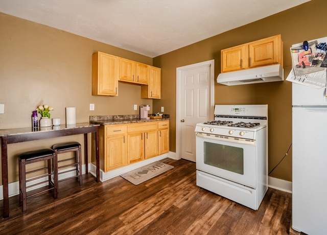 Property at 140-142 Leighton St, Fitchburg, MA 01420, 8 beds, 3 baths