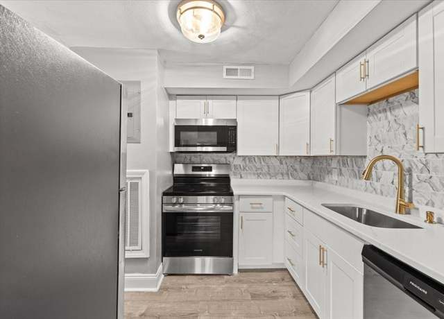 Property at 104 Oak Ln #2, Brockton, MA 02301, 2 beds, 1 bath