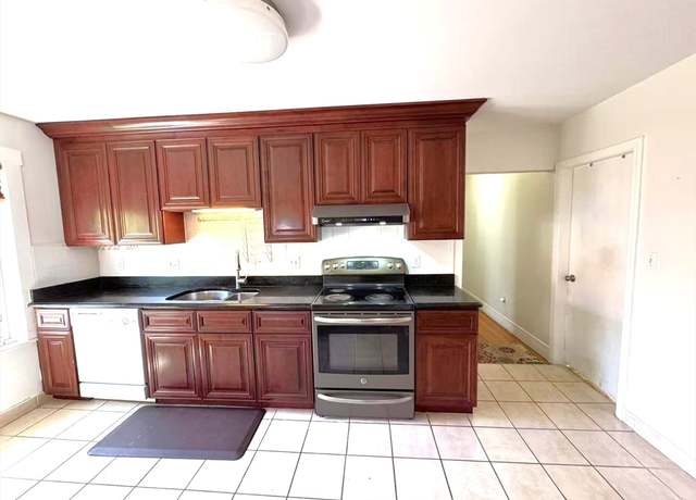 Property at 13 Beacon St, Quincy, MA 02169, 8 beds, 3 baths