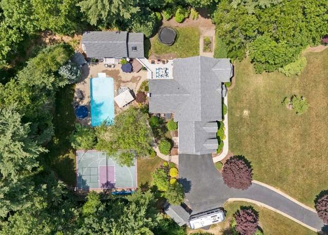 Property at 27 Rosewood Dr, Kingston, MA 02364, 4 beds, 4.5 baths