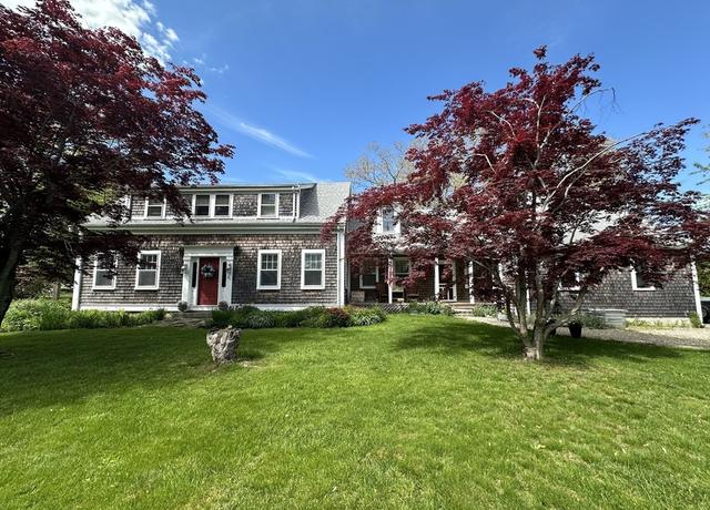 Property at 85 Summit St, Halifax, MA 02338, 4 beds, 3.5 baths