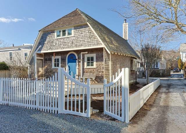 Property at 2 Daggett Ln, Provincetown, MA 02657, 2 beds, 2 baths