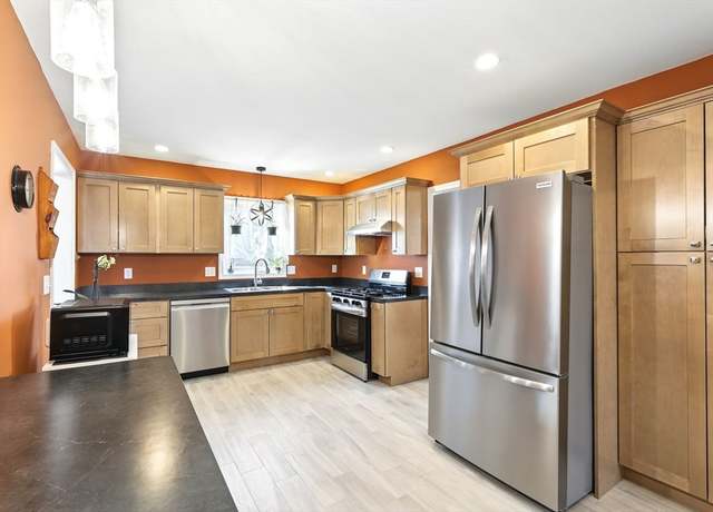 Property at 1014 Hampden St, Holyoke, MA 01040, 4 beds, 1.5 baths