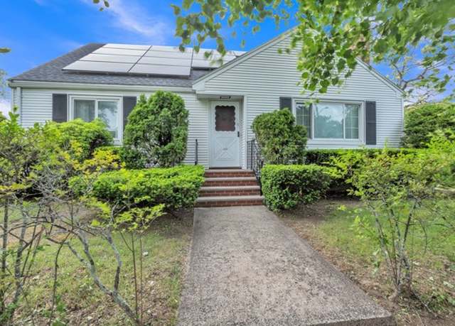 Property at 60 Casco Rd, Lynn, MA 01904, 3 beds, 1.5 baths