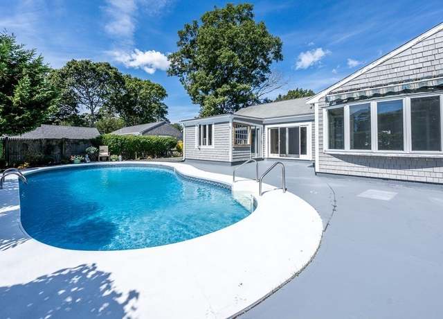 Property at 17 Merganser Ln, Yarmouth, MA 02673, 2 beds, 2 baths
