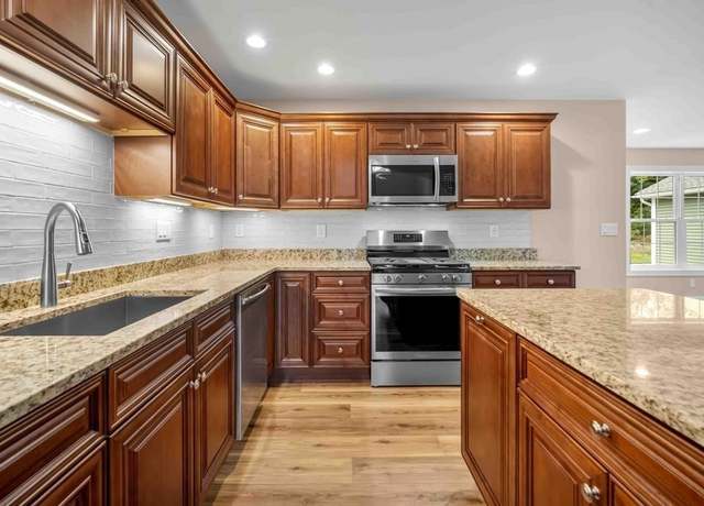 Property at 4 Sabrina Way Unit B, Agawam, MA 01001, 3 beds, 2 baths