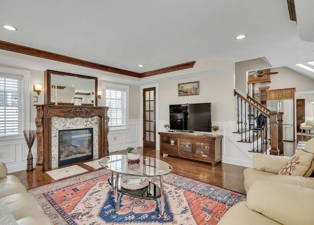 Property at 5 Emerson Ct, Winchester, MA 01890, 3 beds, 3.5 baths