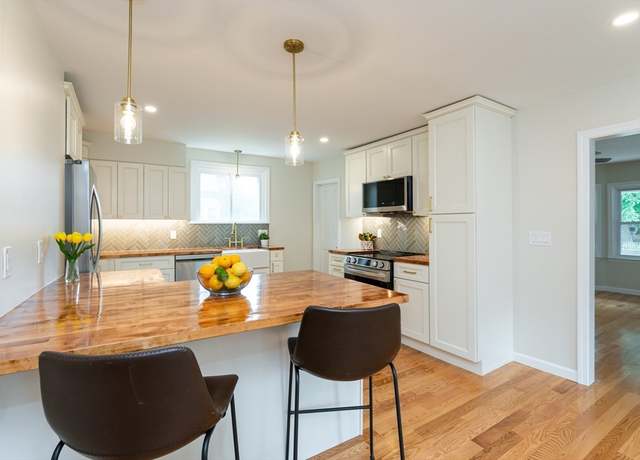 Property at 289 Asbury St, Hamilton, MA 01982, 3 beds, 2 baths