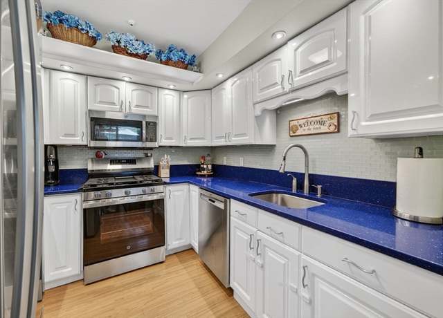 Property at 56 Laurelwood Dr #56, Stoughton, MA 02072, 2 beds, 1.5 baths