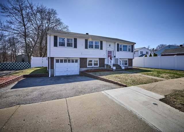 Property at 46 Lynn St, Peabody, MA 01960, 3 beds, 1.5 baths