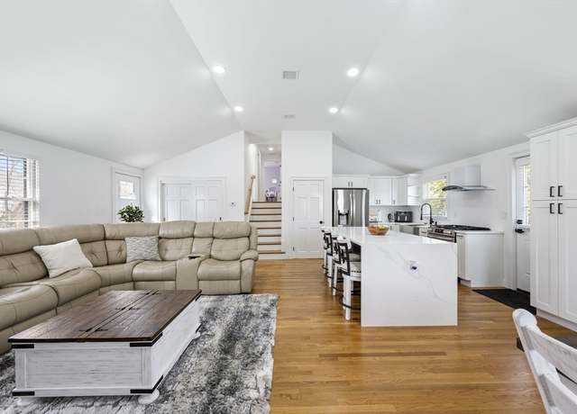 Property at 11 Christopher Dr, Milton, MA 02186, 5 beds, 1.5 baths