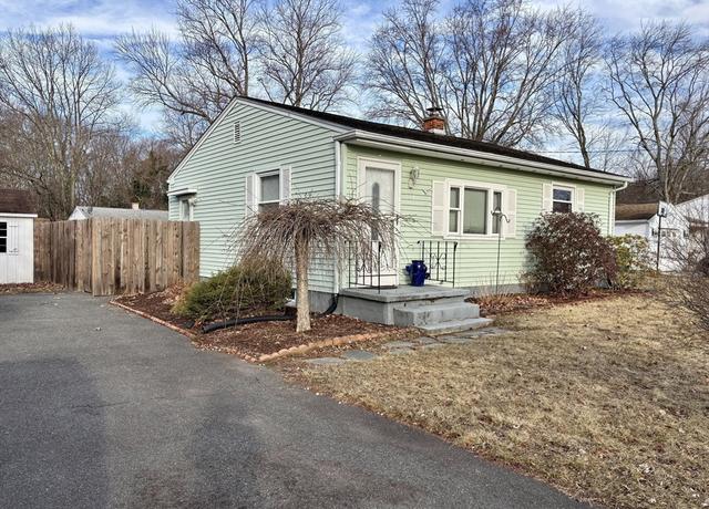 Property at 124 Newhouse St, Springfield, MA 01118, 2 beds, 1 bath