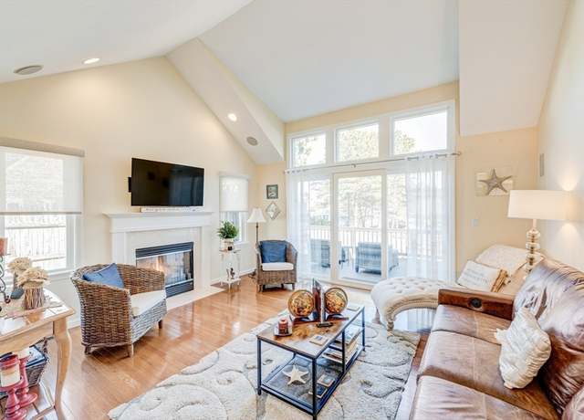Property at 34 Kate's Gln #34, Plymouth, MA 02360, 2 beds, 2.5 baths