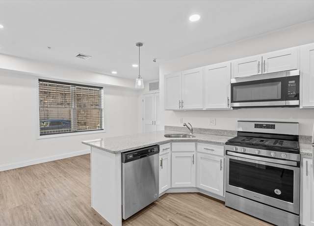 Property at 693 Western Ave #104, Lynn, MA 01905, 1 bed, 1 bath