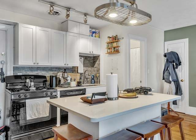 Property at 16 Hancock St Unit 5R, Boston, MA 02114, 1 bed, 1 bath
