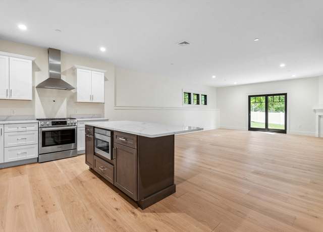 Property at 134 Court St #18, Plymouth, MA 02360, 2 beds, 2 baths
