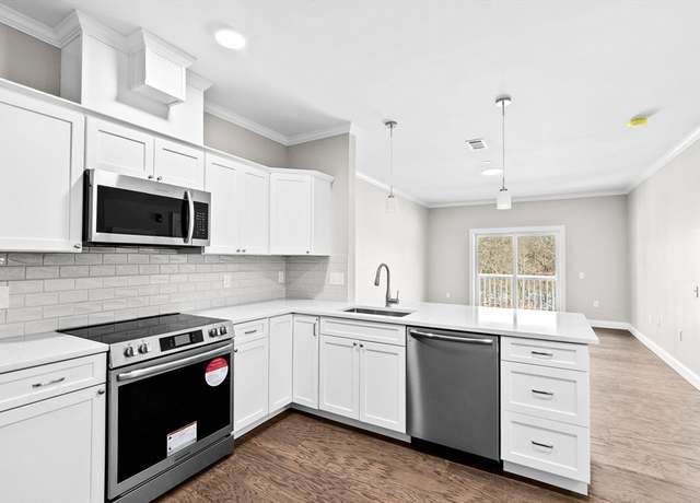 Property at 485 Blue Hills Pkwy #5, Milton, MA 02186, 1 bed, 1 bath