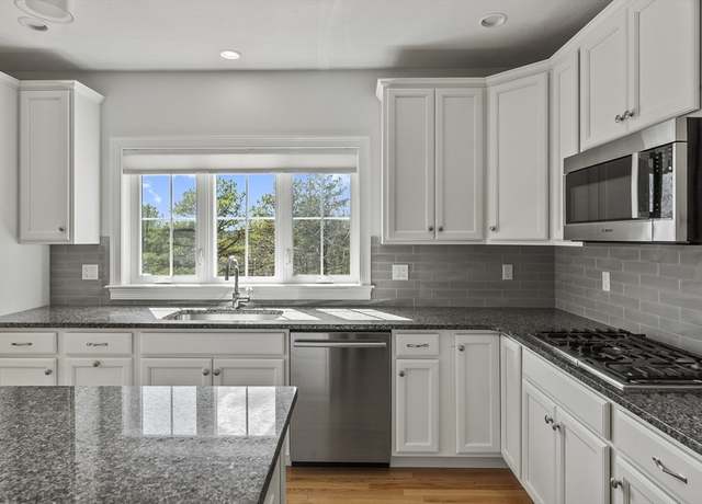 Property at 13 Muirfield #13, Plymouth, MA 02360, 2 beds, 2.5 baths