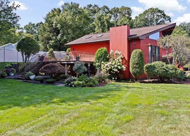 Property at 17 Paula Dr, Swansea, MA 02777, 3 beds, 5 baths