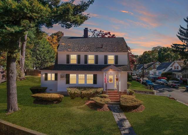 Property at 8 Locust Rd, Methuen, MA 01844, 3 beds, 1 bath
