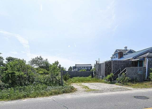 Property at 137 Old Point Rd, Newburyport, MA 01950, 3 beds, 1 bath