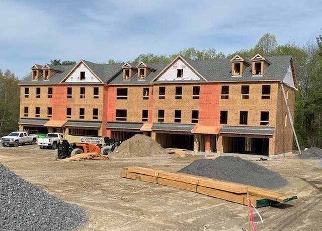Property at 14 Elise Ave #7, Londonderry, NH 03053, 3 beds, 2.5 baths