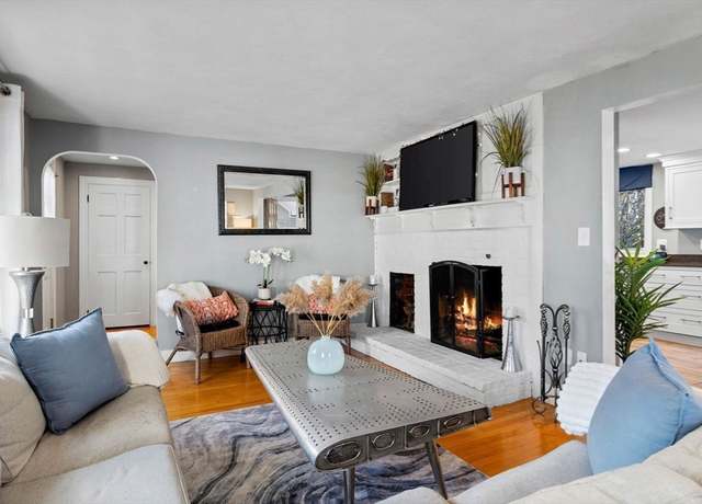Property at 4 Country Dr, Hingham, MA 02043, 4 beds, 2.5 baths
