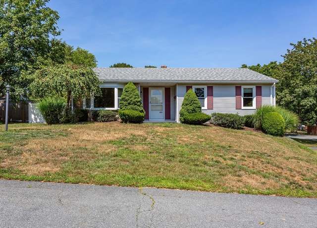 Property at 492 Eastview Ave, Somerset, MA 02726, 3 beds, 1 bath