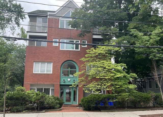Property at 121 Longwood Ave Unit 4B, Brookline, MA 02446, 2 beds, 2 baths