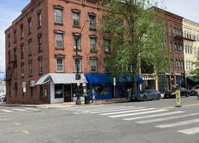 Property at 243 Main St #6, Northampton, MA 01060, 2 beds, 1 bath