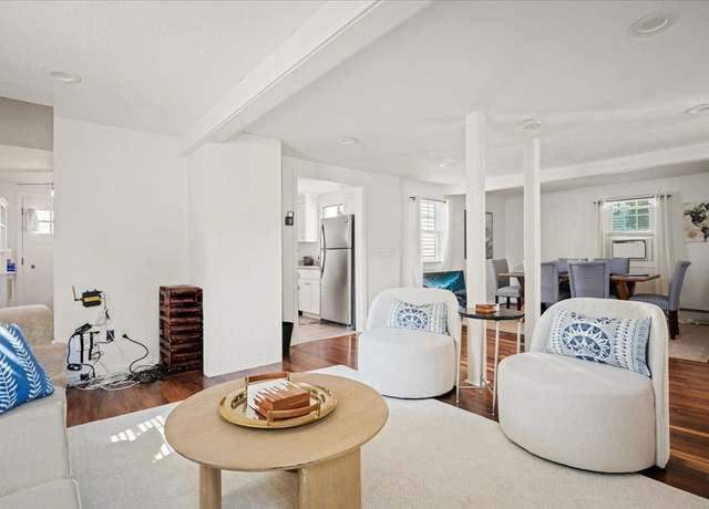 Property at 10 Fay Pl, Haverhill, MA 01830, 3 beds, 1.5 baths