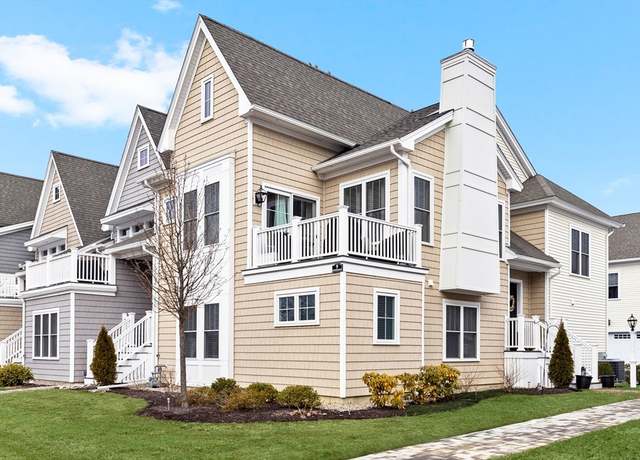 Property at 9 Sunflower Way, Plymouth, MA 02360, 2 beds, 2.5 baths