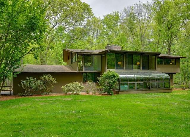 Property at 241 Belknap Rd, Framingham, MA 01701, 4 beds, 2 baths