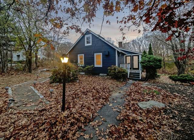 Property at 8 Wyman Ave, Salem, MA 01970, 2 beds, 1 bath