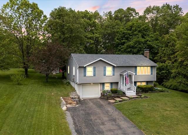Property at 17 Nottingham Ln, Haverhill, MA 01835, 3 beds, 1.5 baths