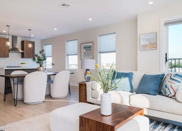 Property at 488 Quincy Ave #02, Quincy, MA 02169, 2 beds, 2.5 baths
