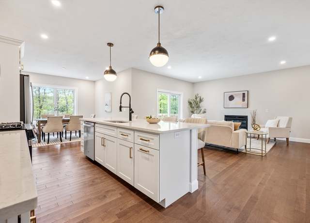 Property at 57b Mount Ave, Worcester, MA 01606, 3 beds, 2.5 baths