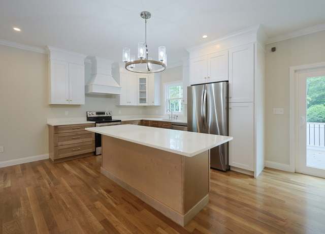 Property at 24 Barberry Rd, Mansfield, MA 02048, 3 beds, 2.5 baths