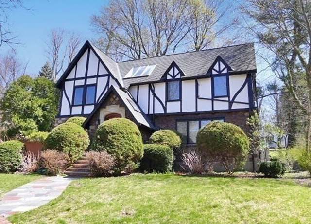 Property at 28 Laudholm Rd, Newton, MA 02458, 3 beds, 3.5 baths