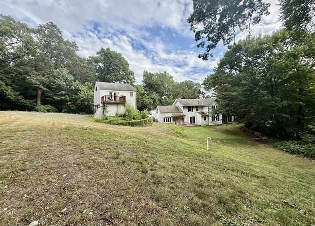 Property at 11 Danforth Park Rd, Framingham, MA 01701, 4 beds, 1.5 baths