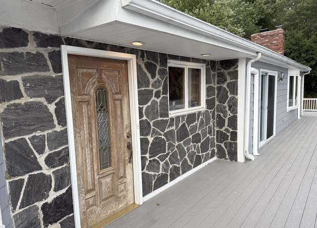 Property at 375 S Franklin St #1, Holbrook, MA 02343, 3 beds, 2 baths