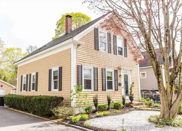 Property at 178 Oak St, Taunton, MA 02780, 3 beds, 2 baths