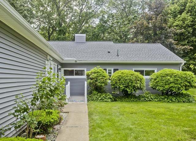 Property at 83 Horseshoe Dr #83, Chicopee, MA 01022, 2 beds, 1 bath