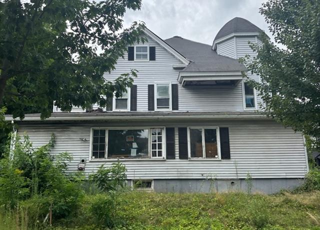 Property at 223 Elm St, Holyoke, MA 01040, 5 beds, 4 baths