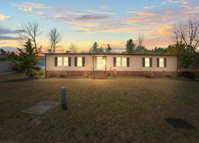 Property at 23 Lincoln Cir, Carver, MA 02330, 3 beds, 2.5 baths