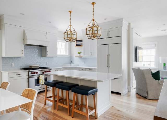 Property at 6 Station St #3, Hingham, MA 02043, 2 beds, 2.5 baths